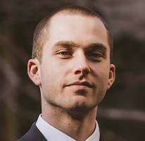 Thomas Whitfield retrato de analista de trading y experto en mercado cripto
