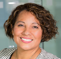 Retrato de Claire Ashford, directora de cumplimiento normativo financiero